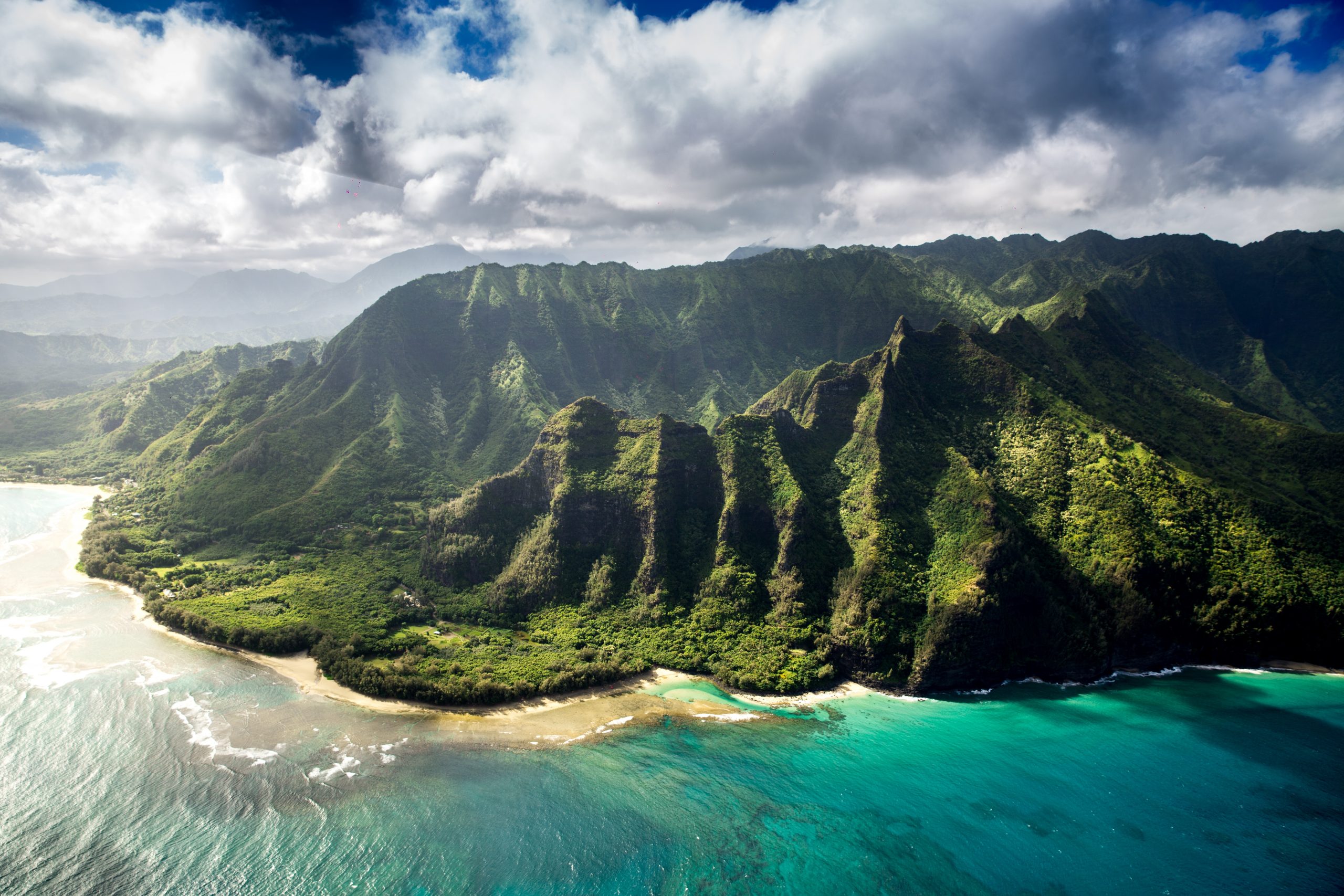 How to Travel Between Islands in Hawaii
